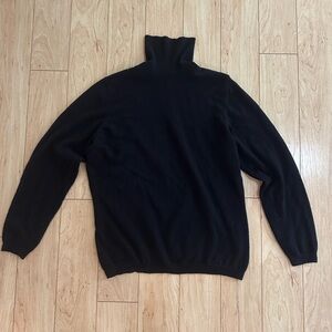 WOMENS CASHMERE TURTLE NECK SWEATER

100% Cashmere